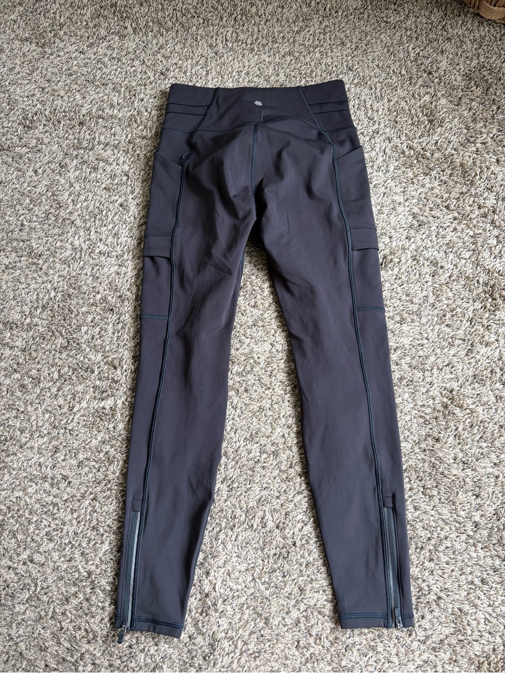 Athleta Rainier Cargo Tight Leggings Women’s Petite S Gray High Rise Pockets - Picture 9 of 9